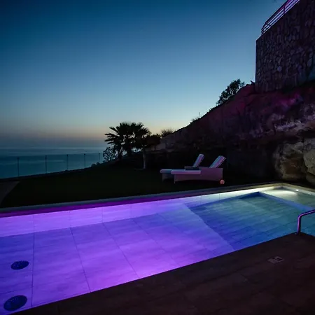 Serenity Amadores Hotel apartamentowy 3*