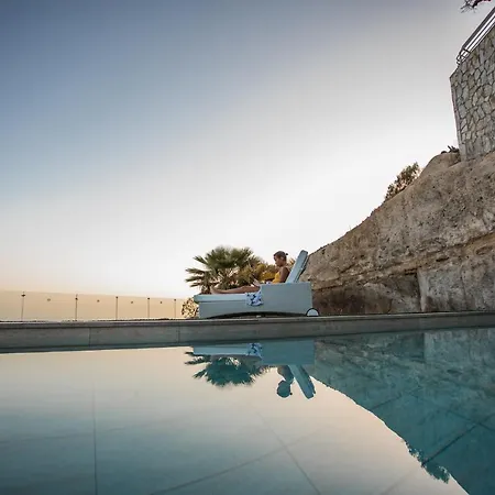 Serenity Amadores Hotel apartamentowy 3*